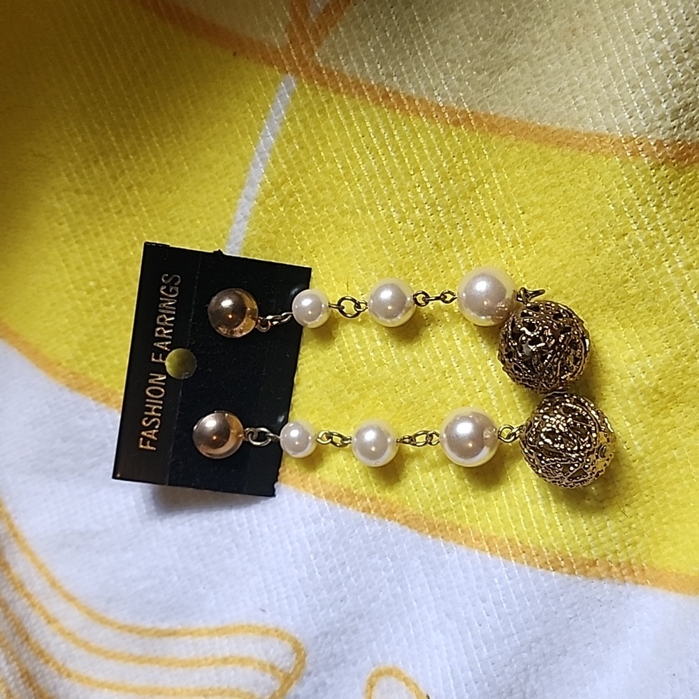 NWT Vintage Faux Pearl Chandelier Gold Tone Earrings for pierced ears